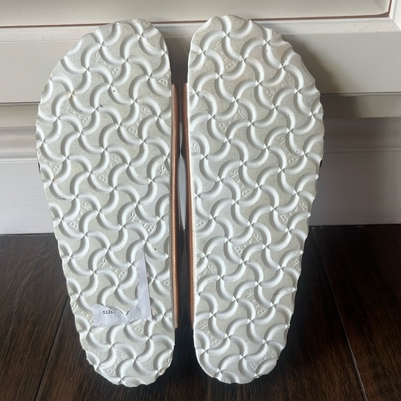 NWT BIRKENSTOCK Arizona Soft Footbed Metallic Sandals - Picture 10 of 10